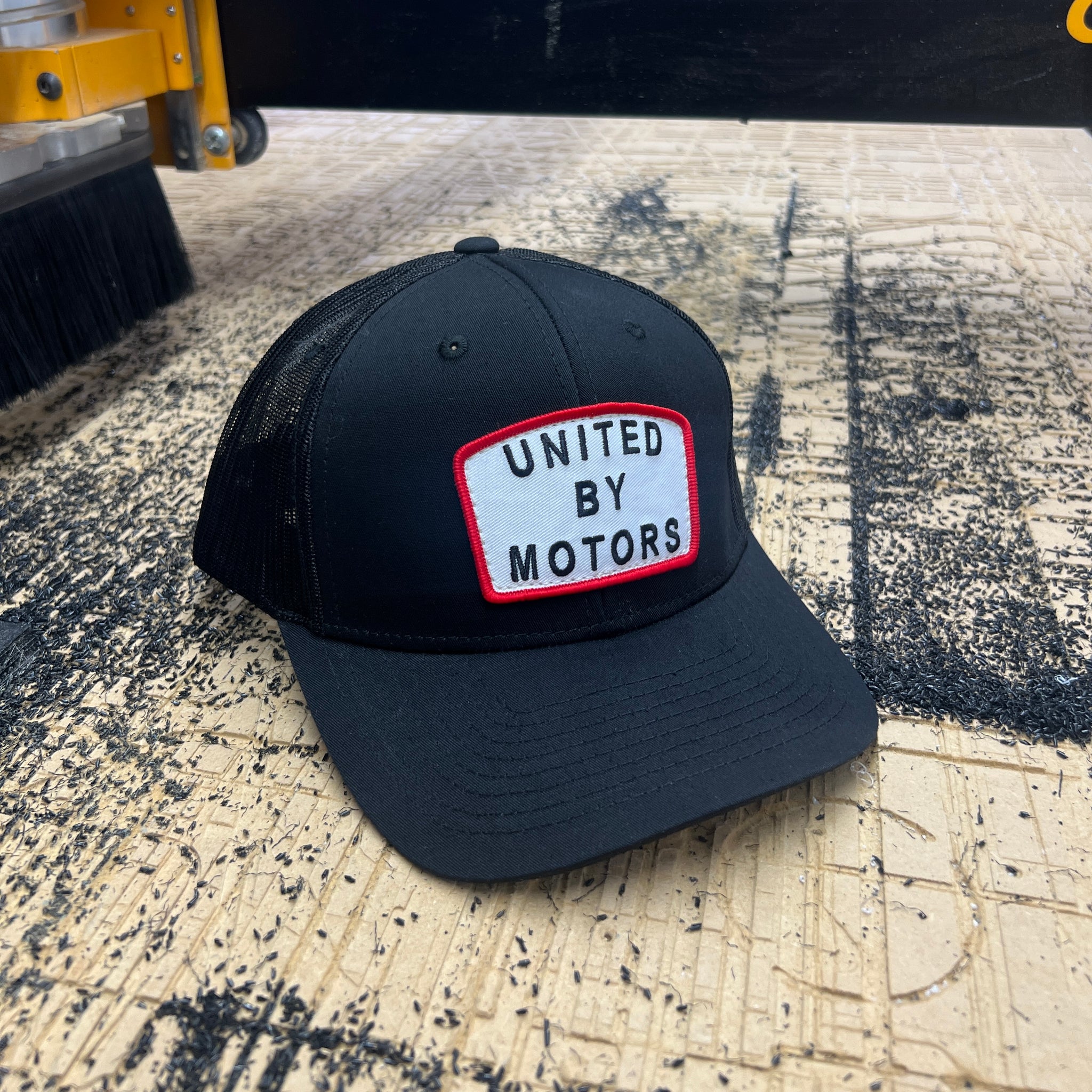 United By Motors Curved Bill red/white